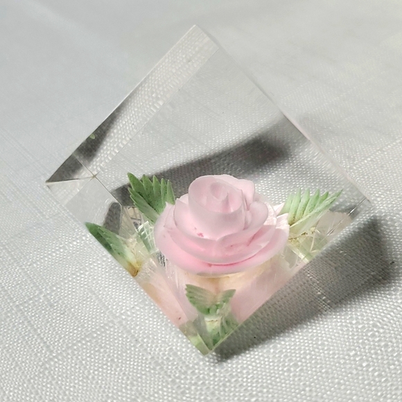 VTG Rose Paperweight Lucite Pink Flower 1½" Cube Home Offce Decor Teacher Desk - Picture 7 of 17